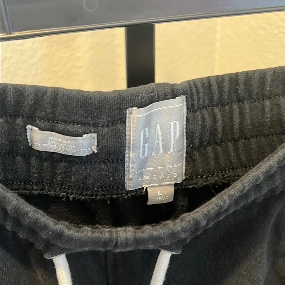 GAP Black Sweatpants with Elastic Waistband and Tapered Ankles - Picture 2 of 3